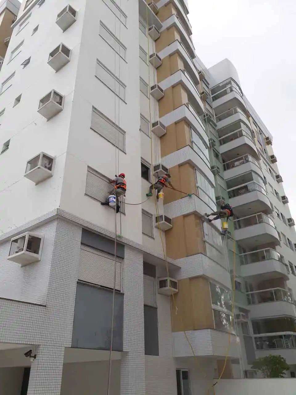 Manutenção de fachada predial em Florianópolis